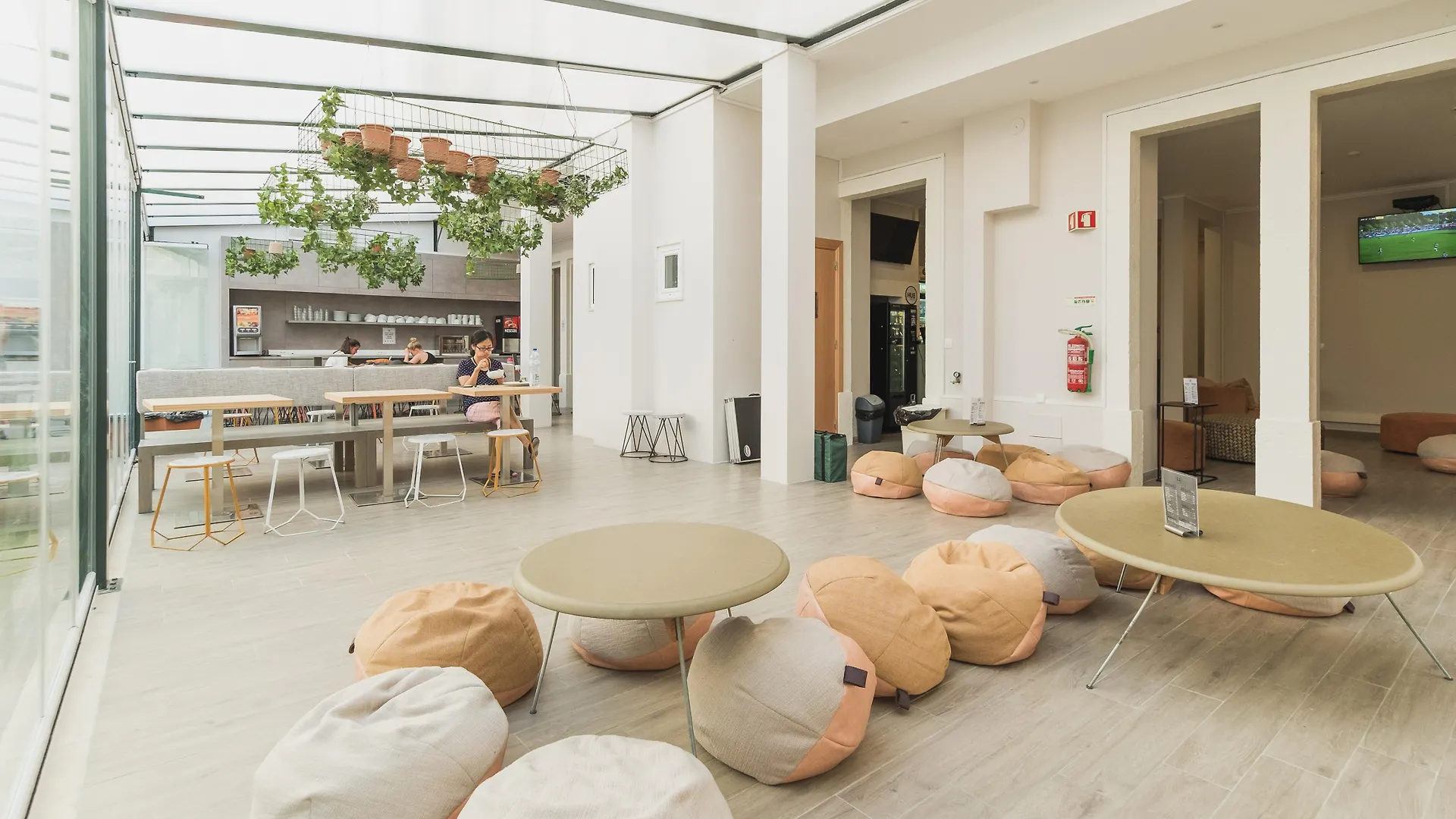 Wot Lisbon Patio Hostel